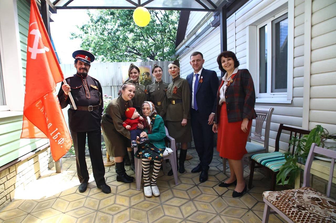 Глава Краснодара поздравил с наступающим Днем Победы 101-летнюю труженицу тыла