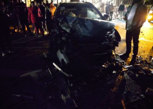 В Краснодаре водитель иномарки протаранил восемь припаркованных машин и скрылся