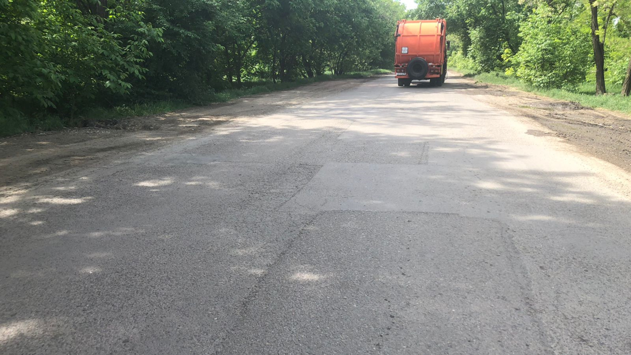 В Краснодаре в преддверии Радоницы отремонтировали дороги к кладбищам
