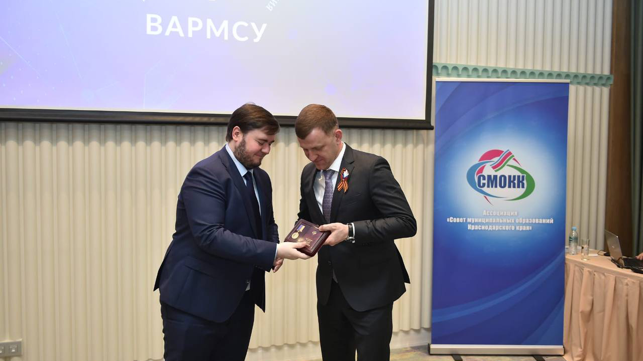 Главу Краснодара наградили медалью «За вклад в развитие местного самоуправления»