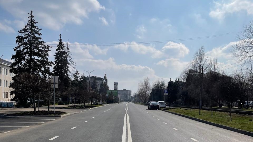 В Краснодаре уложили новый асфальт и обновили светофоры на улице Стасова