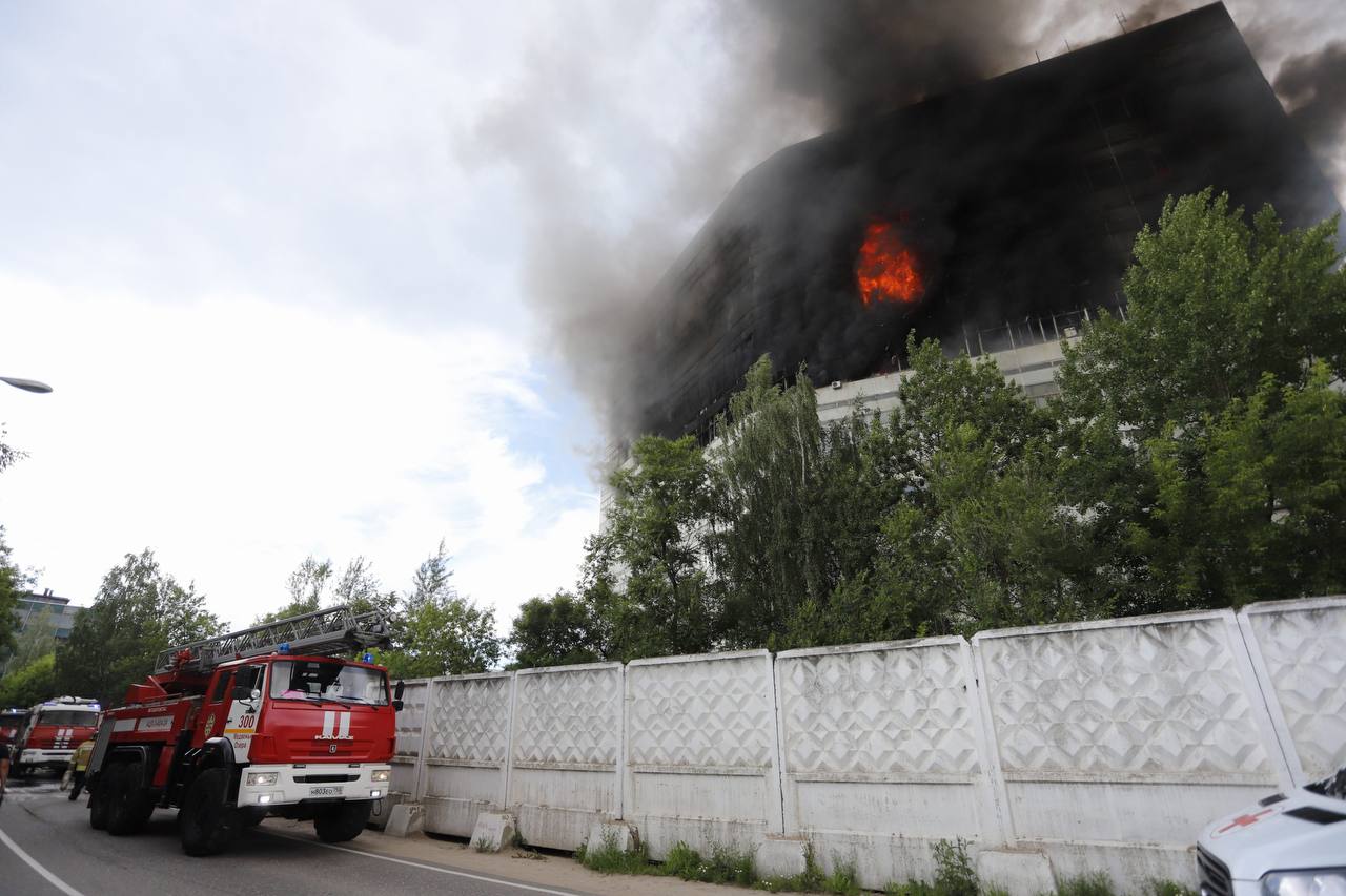 Два человека погибли при пожаре в здании НИИ в подмосковном Фрязино