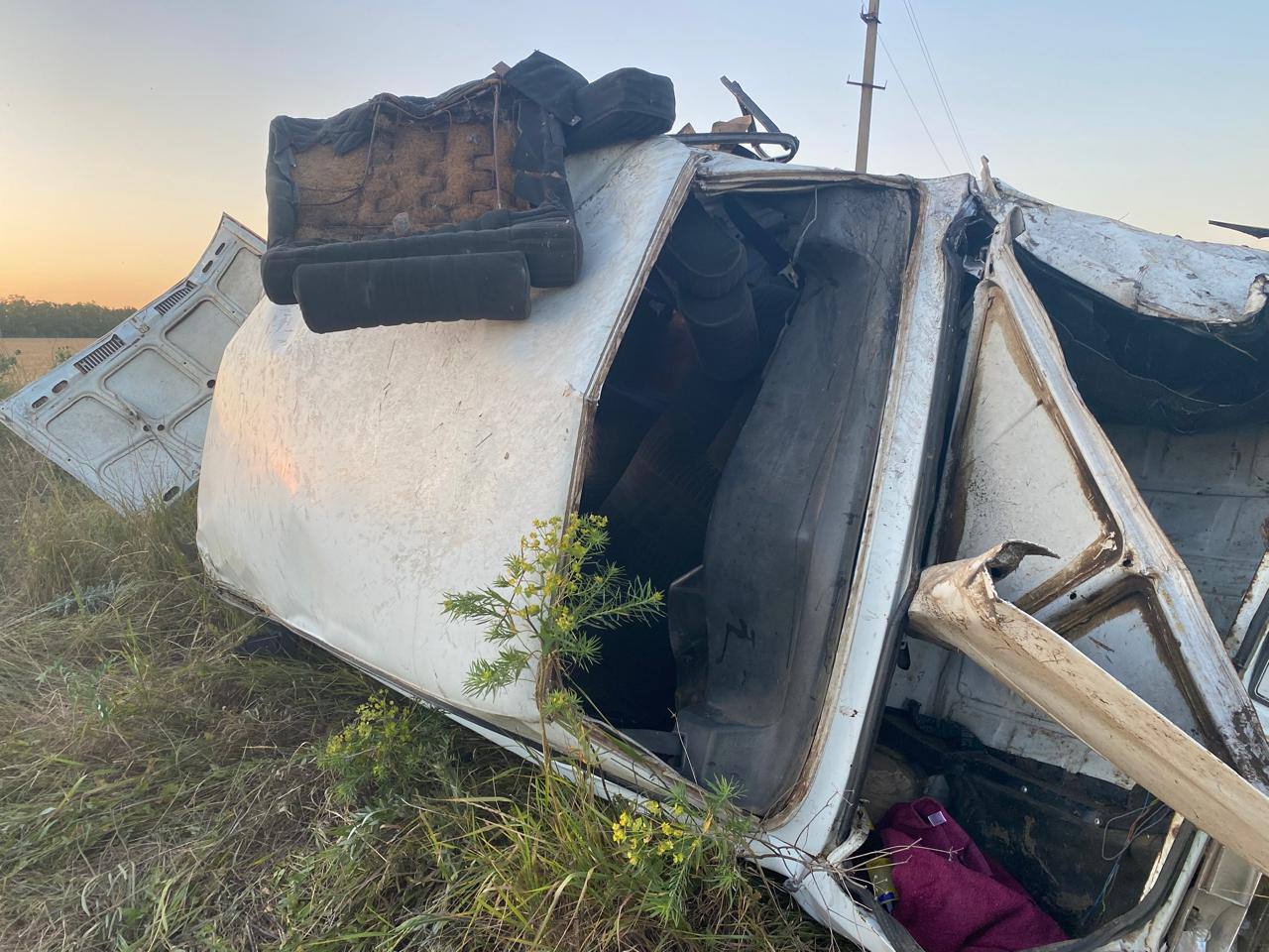 На Кубани легковушка вылетела в кювет и опрокинулась, две пассажирки погибли
