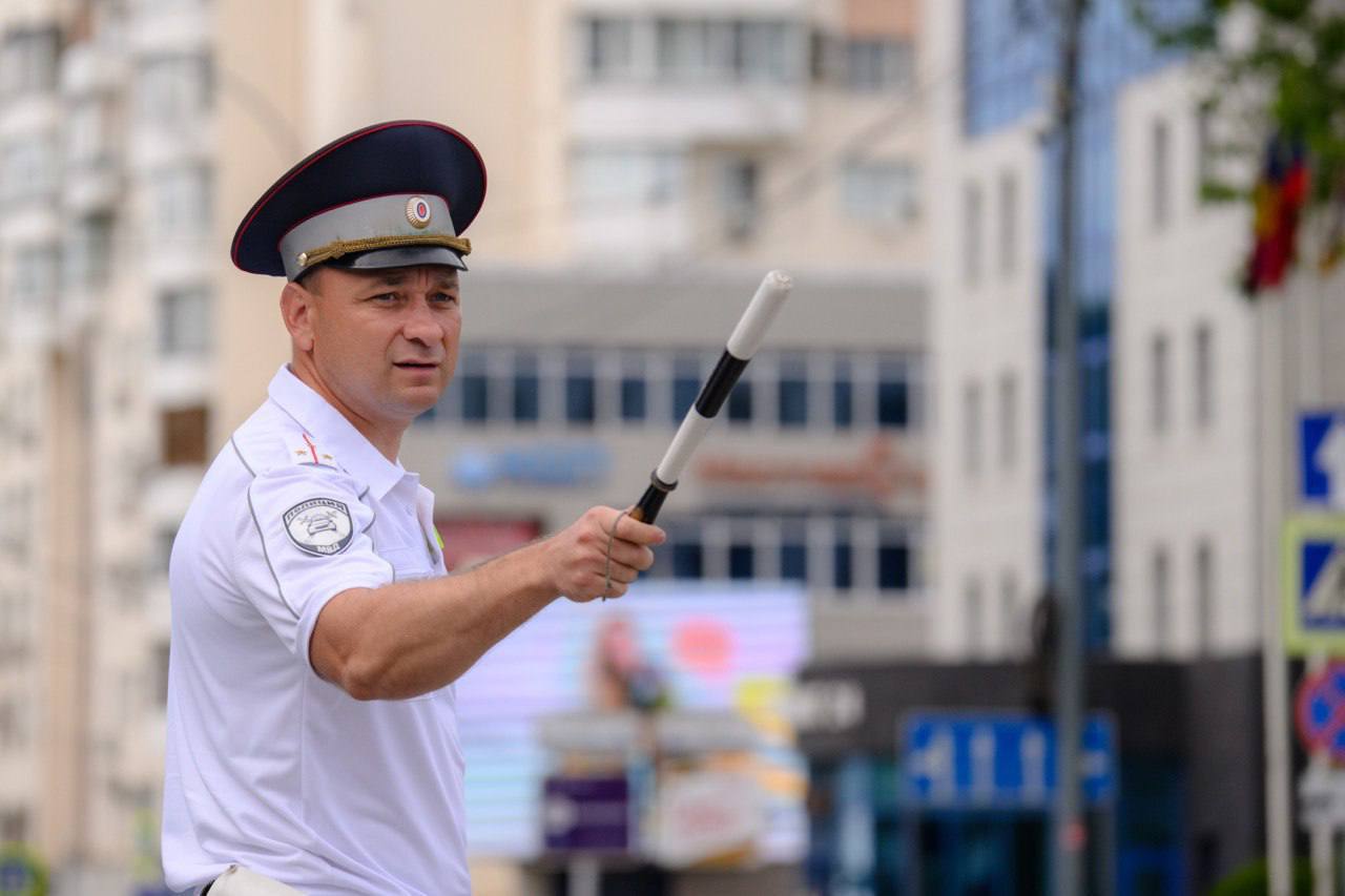 Евгений Наумов поздравил сотрудников Госавтоинспекции